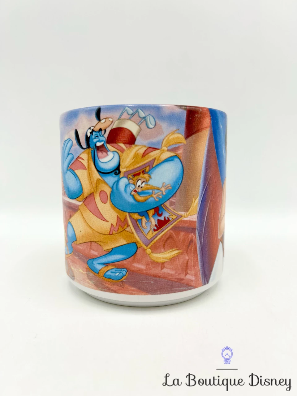 Tasse Scène Aladdin Disney Store Exclusive Classics 2010 Mug Scène Film Jasmine Génie Abu Sultan Rajah 4 Tasse Scène Aladdin Disney Store Exclusive Classics 2010 Mug Scène Film Jasmine Génie Abu Sultan Rajah – Image 2