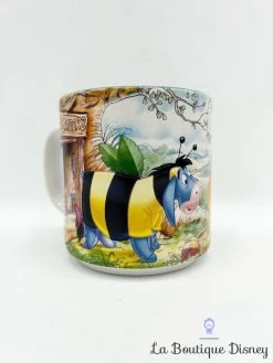Tasse Scène Winnie L'ourson Pâques Disney Store Exclusive Classics 2006 Mug Scène Film Déguisements Abeilles -Disney tasse scene winnie ourson paques deguisement walt disney store classics 2006 mug scene films abeilles 1