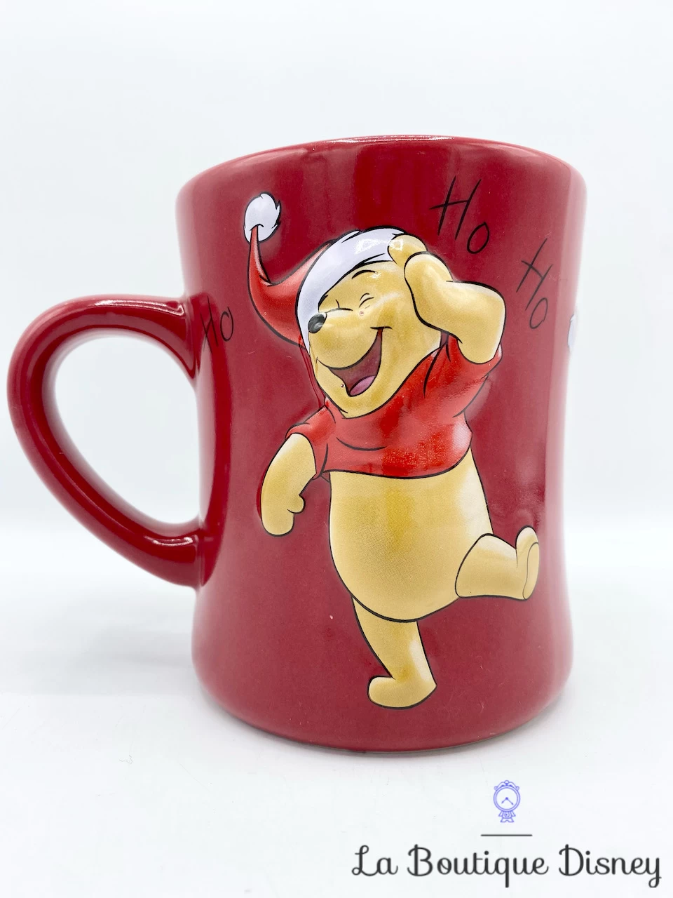 Tasse Winnie L'Ourson Disney Store Exclusive Mug Noël Rouge Ho Ho Relief 3D 5 Tasse Winnie L'Ourson Disney Store Exclusive Mug Noël Rouge Ho Ho Relief 3D – Image 3